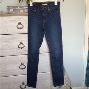 Levi’s Women’s Slimming Skinny Jean W28 L30